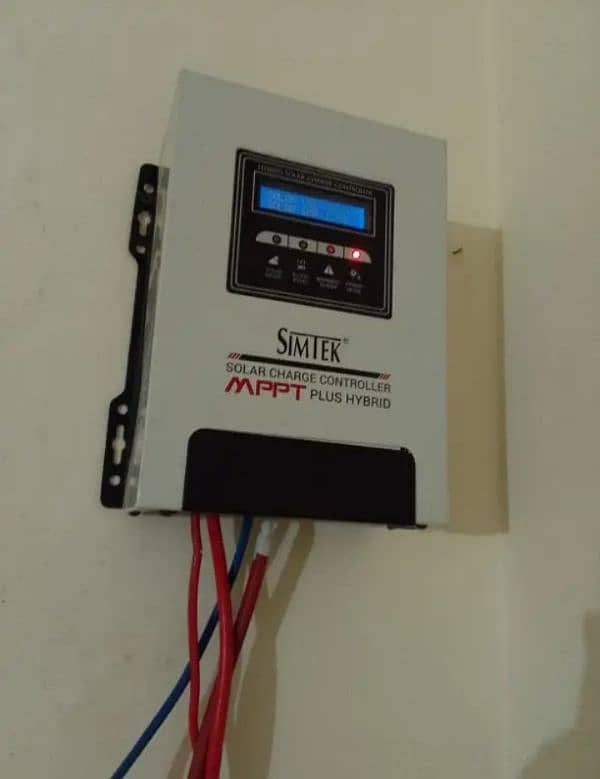 Simtek MPPT charge controller in 70 Amp 1