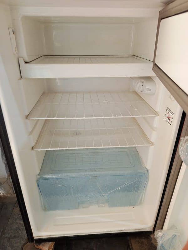 Dawlance room size fridge 3