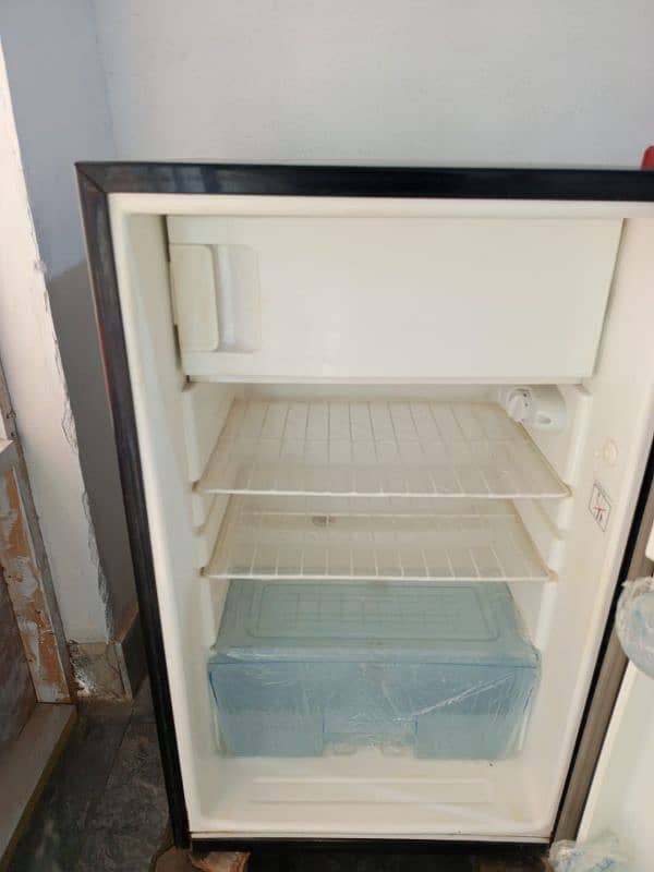 Dawlance room size fridge 5