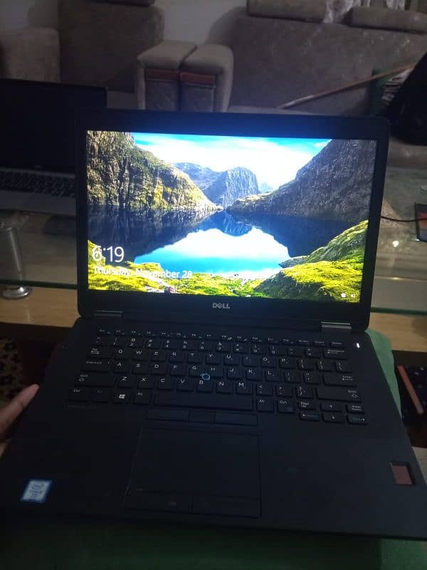 Dell latitude E7470 I5 / 6 generation  Ram 8 SSD 256 Gb 1