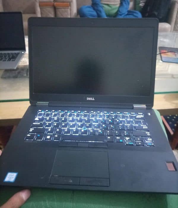 Dell latitude E7470 I5 / 6 generation  Ram 8 SSD 256 Gb 7