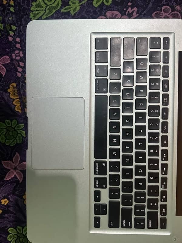 Macbook for sale details in pictures 1