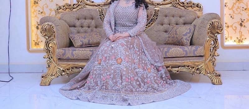 Elegant Designer Bridal/Party Lehenga – Hand-Embroidered & Luxurious 2