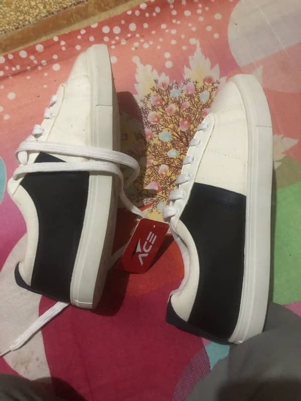 new white shoes 42 size 1