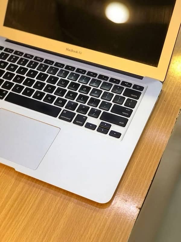 MacBook Air 2017 (Brand new Condition) 3