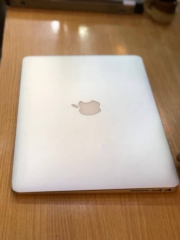 MacBook Air 2017 (Brand new Condition) 4