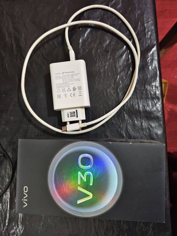 Vivo V30 Green 12GB/256GB - Like New, Original Box & Charger 2