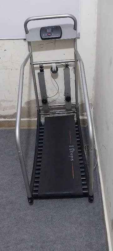 mannual treadmil machine in good condition and in running condition 0