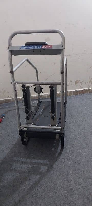 mannual treadmil machine in good condition and in running condition 2