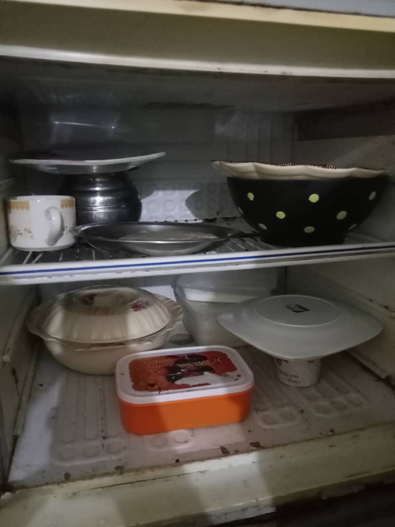 Fridge in Good Condition for home 3