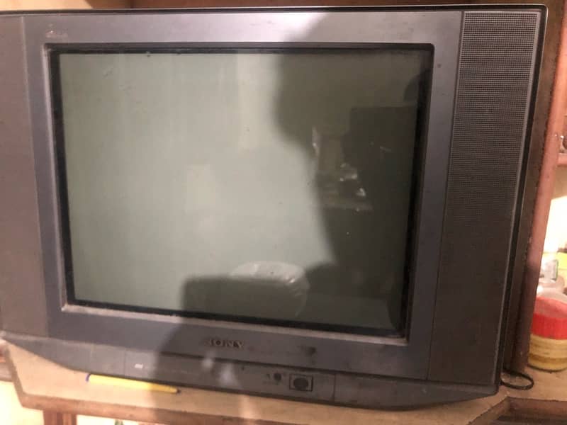 Old Sony TV Available – Works Perfectly 1