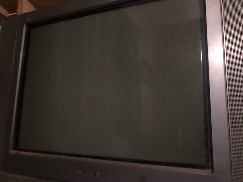 Old Sony TV Available – Works Perfectly 2