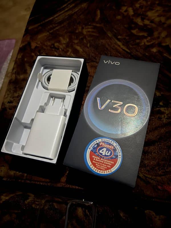 vivo v30 like new 11