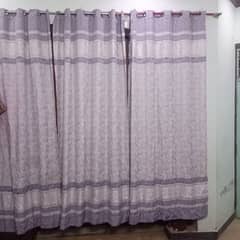 8 curtains Hain bilkul new condition mein