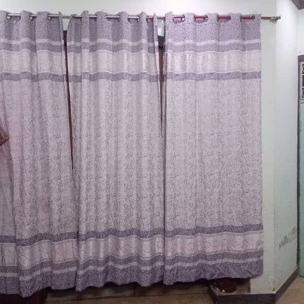 8 curtains Hain bilkul new condition mein 0