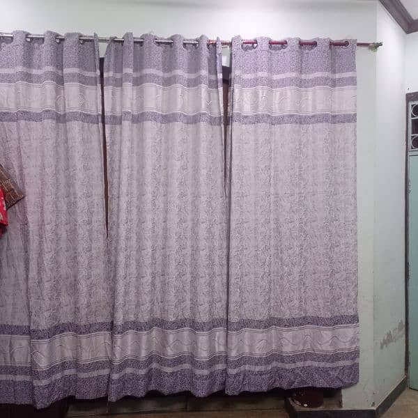 8 curtains Hain bilkul new condition mein 1