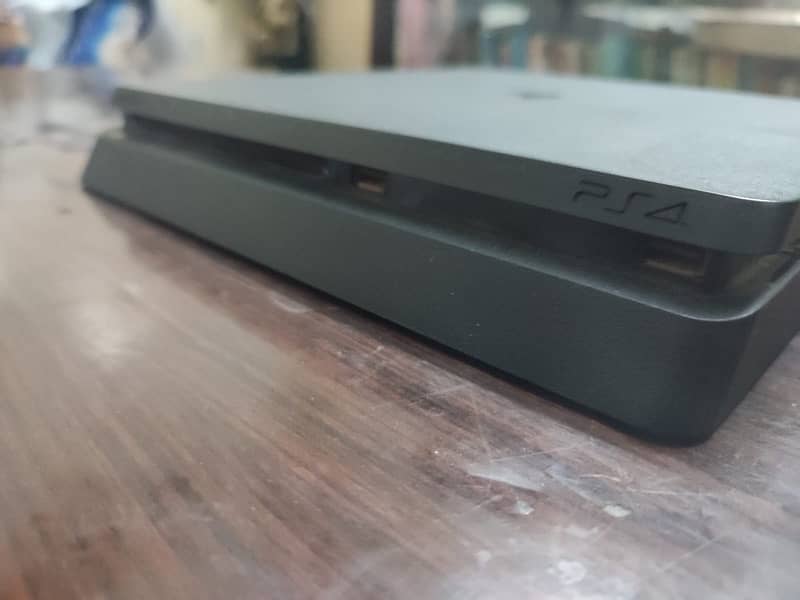 PS4 slim 1TB 3