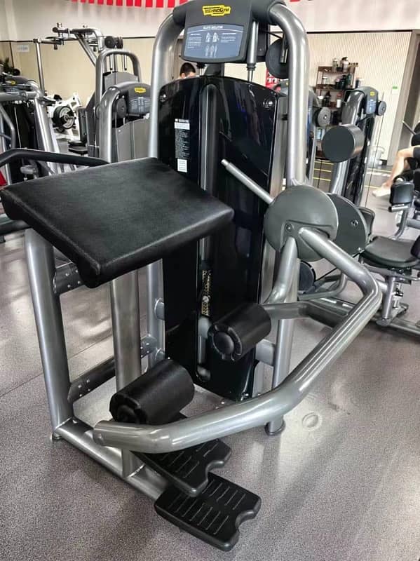 imported gym/technogym/technogym units/gym equipment/imported machines 4