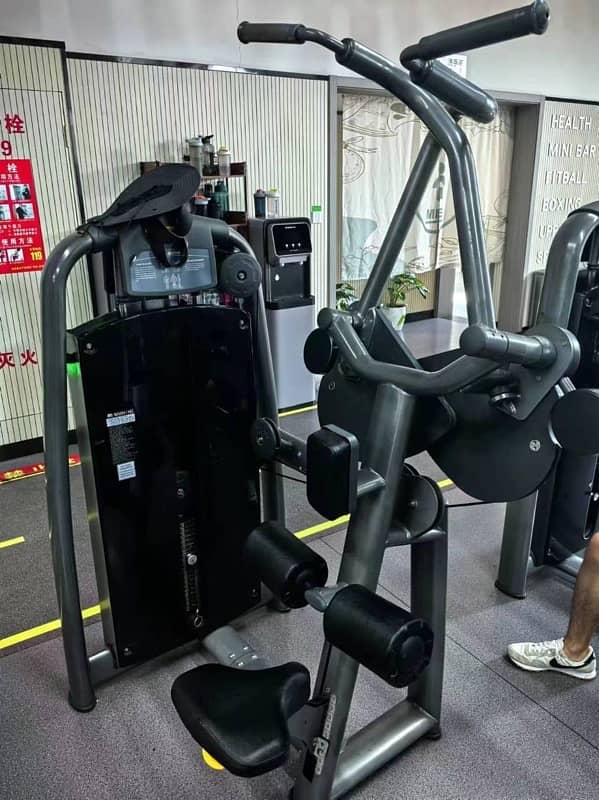 imported gym/technogym/technogym units/gym equipment/imported machines 8