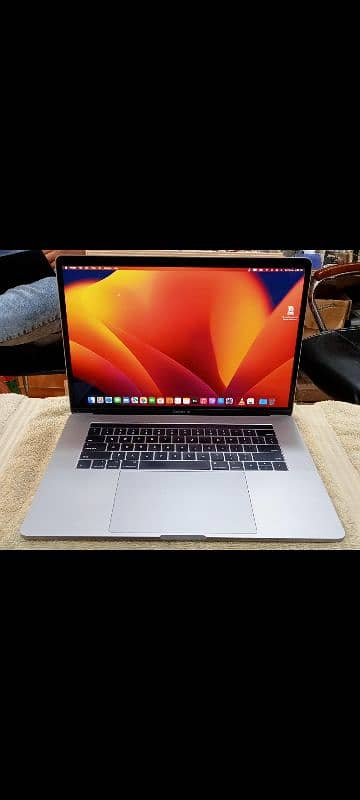 MacBook Pro 2017 Core i7 16GB 512GB 2GB / 4GB Graphics Display A1707 8