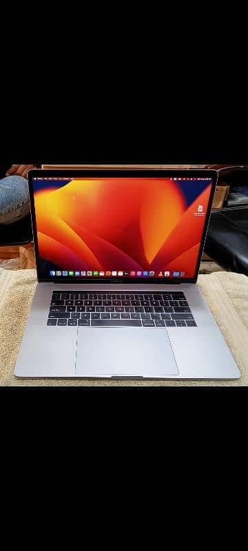 MacBook Pro 2017 Core i7 16GB 512GB 2GB / 4GB Graphics Display A1707 9