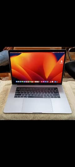 MacBook Pro 2017 Core i7 16GB 512GB 2GB / 4GB Graphics Display A1707