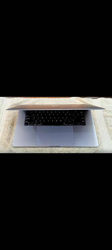 MacBook Pro 2017 Core i7 16GB 512GB 2GB / 4GB Graphics Display A1707 10