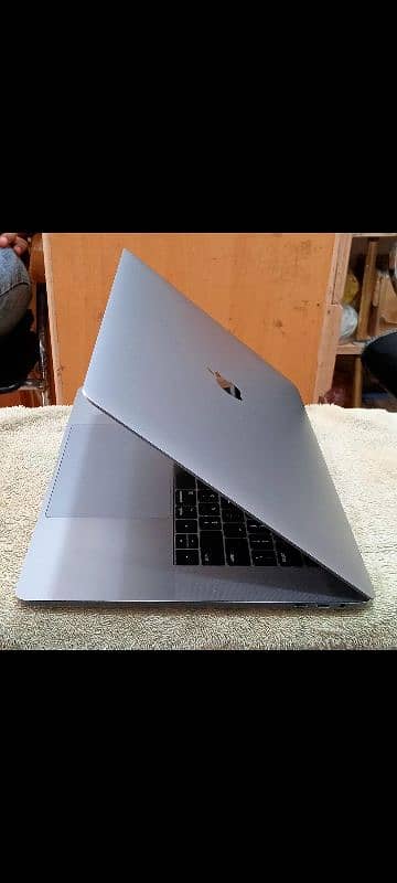 MacBook Pro 2017 Core i7 16GB 512GB 2GB / 4GB Graphics Display A1707 13