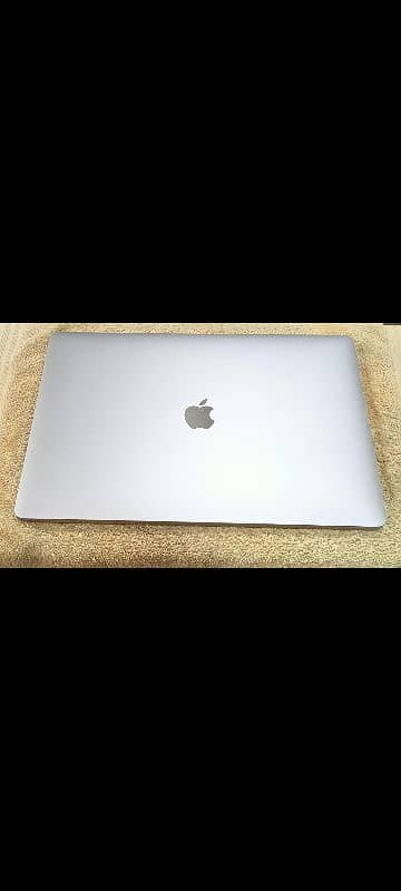 MacBook Pro 2017 Core i7 16GB 512GB 2GB / 4GB Graphics Display A1707 16