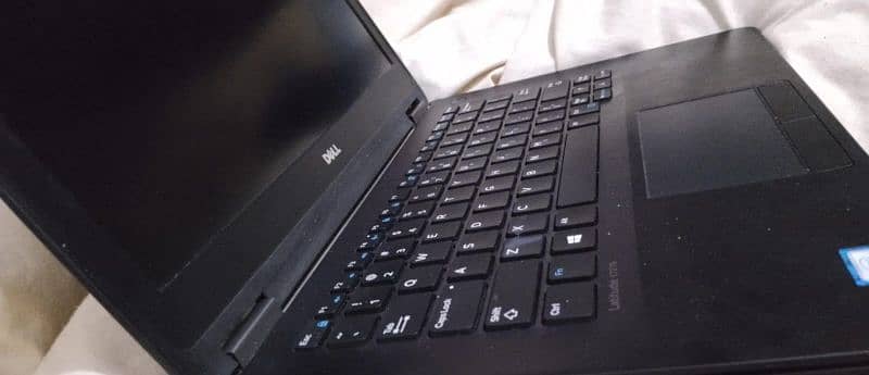 Dell Latitude E7270 (Laptop) 2