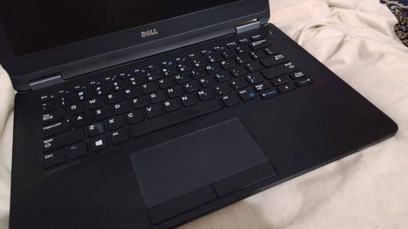 Dell Latitude E7270 (Laptop) 3