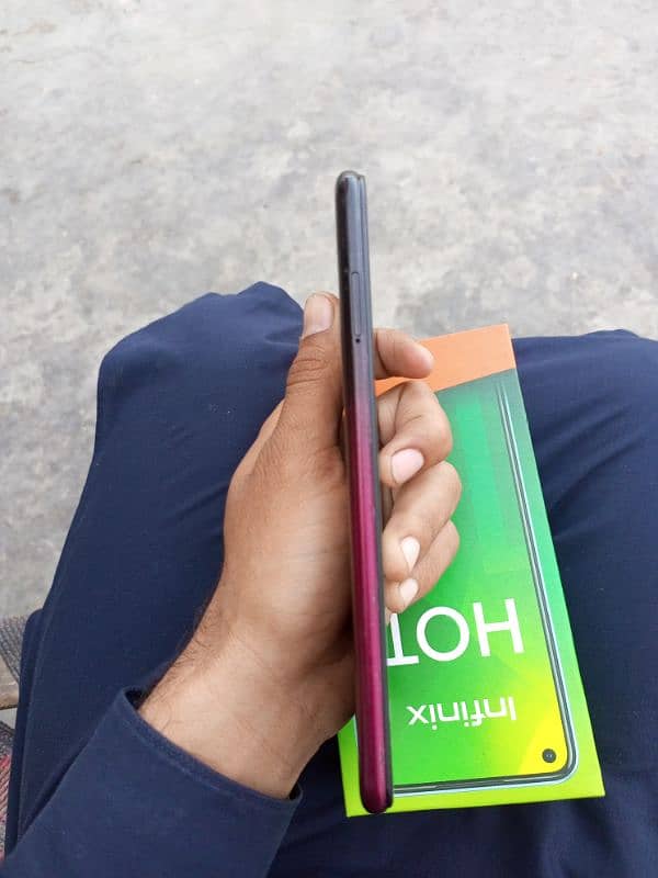 infinix Hot 10 4