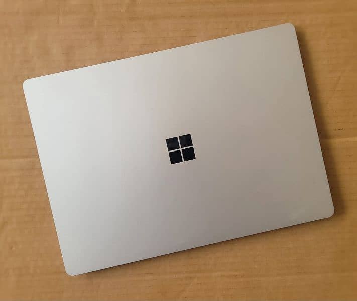 Microsoft surface laptop 1