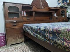 QUEEN SIZE BED WITHOUT MATTRESS