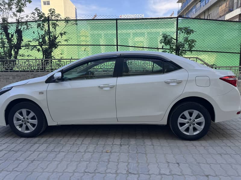 Toyota Corolla Altis Grande 1.8 for Sale 2