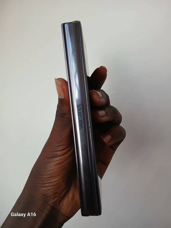 Samsung Galaxy z fold 4 12/256 , big screen not working , 4