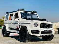 Mercedes-Benz G63 AMG 1/18 Diecast Model – White//Black/