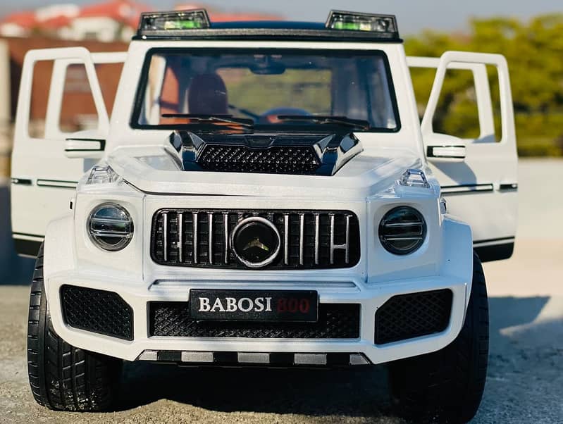 Mercedes-Benz G63 AMG 1/18 Diecast Model – White//Black/ 7