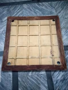 Carrom board