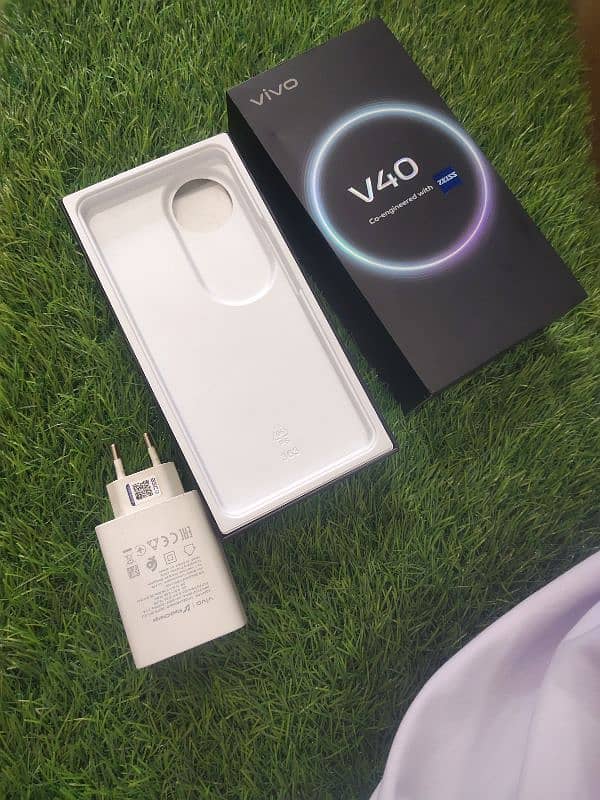 Vivo V40 10/10 condition lush brand 5