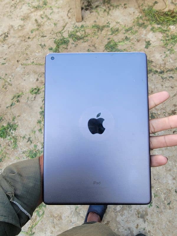 iPad 7 generation true tone working finger ID working 32GB all ok 2