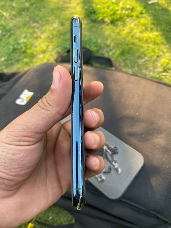 iphone 11 pro urgent salle my contacts no 03180423256 5