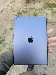 iPad 7 generation . is first read description