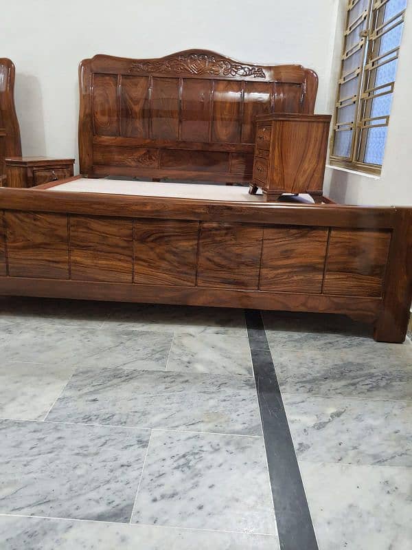 King Size Solid wood bed set new condition Best for jahez 5