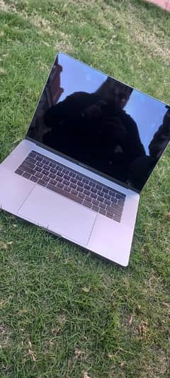 MacBook Pro 2017 | 512GB SSD | 26GB RAM – حیرت انگیز ڈیل!