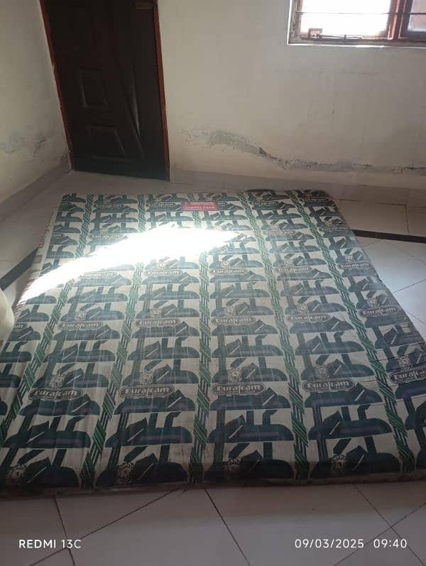 Dura foam mattress 4"for sale in good condition Ph#03206076037 0