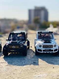 MERCEDES BENZ G63 4x4 AMG G-WAGON Die-Cast 1:18 Scale