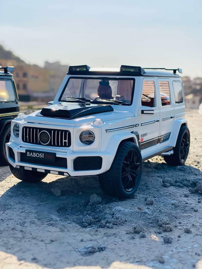 MERCEDES BENZ G63 4x4 AMG G-WAGON Die-Cast 1:18 Scale 1