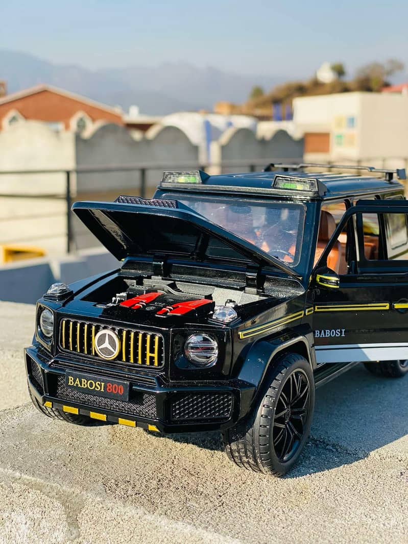 MERCEDES BENZ G63 4x4 AMG G-WAGON Die-Cast 1:18 Scale 2