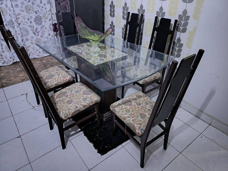 Glass top Dining Table 6 seater 10/10 condition 1